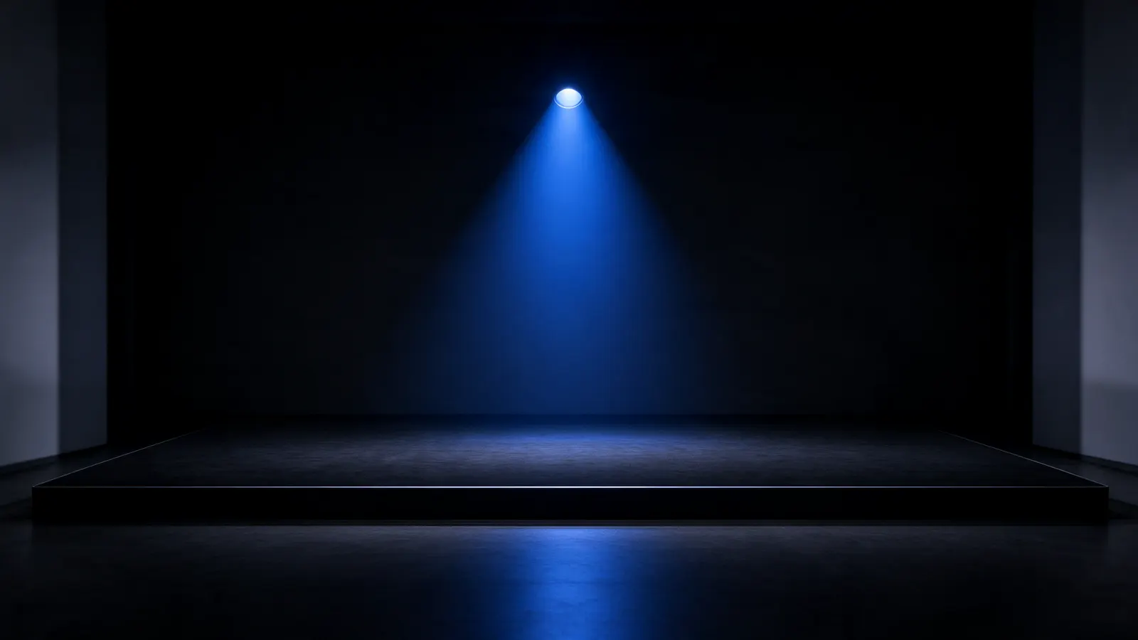 Palco vazio de lançamento com um único foco de luz azul